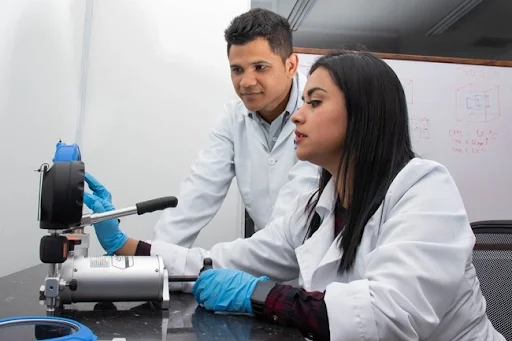 equipo de trabajo de aseguramiento metrológico industrial